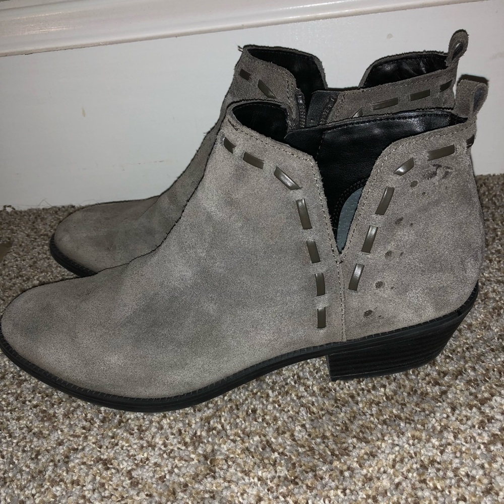 Grey boots